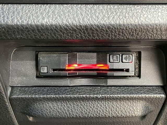 ノア ハイブリッドＳｉ　ダブルバイビー　ワンオーナー　両側電動スライドドア　クルーズコントロール　バックカメラ　シートヒーター　ＥＴＣ車載器　ステアリングスイッチ　フルセグ　Ｂｌｕｅｔｏｏｔｈ　レーンアシスト　純正アルミホイール（10枚目）