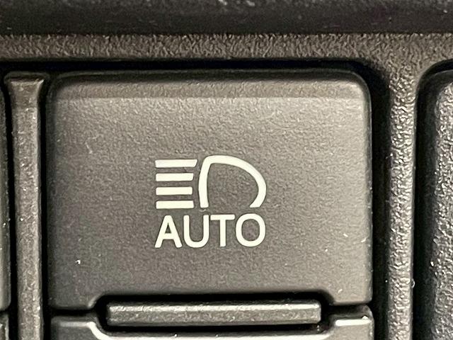 ノア ハイブリッドＳｉ　ダブルバイビー　ワンオーナー　両側電動スライドドア　クルーズコントロール　バックカメラ　シートヒーター　ＥＴＣ車載器　ステアリングスイッチ　フルセグ　Ｂｌｕｅｔｏｏｔｈ　レーンアシスト　純正アルミホイール（71枚目）