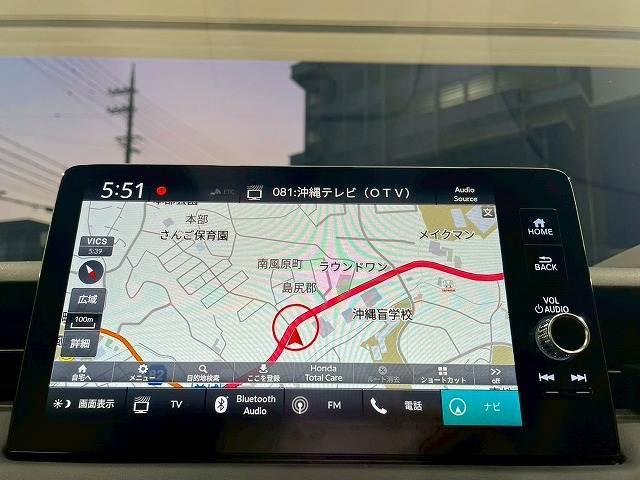 ヴェゼル ｅ：ＨＥＶ　Ｚ　メーカーオプションナビ　ホンダセンシング　置くだけ充電　ブラインドスポットモニター　追従クルーズコントロール　電動リアゲート　コーナーセンサー　ハーフレザー　パドルシフト　ＬＥＤヘッドライト　ＥＴＣ（4枚目）