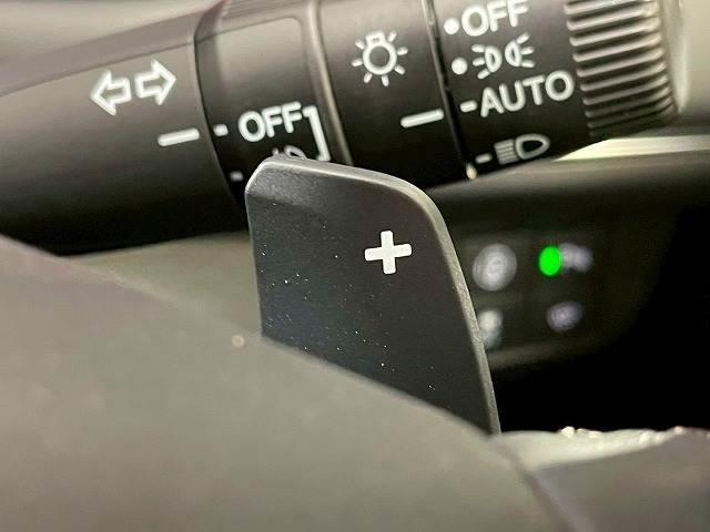 ヴェゼル ｅ：ＨＥＶ　Ｚ　メーカーオプションナビ　ホンダセンシング　置くだけ充電　ブラインドスポットモニター　追従クルーズコントロール　電動リアゲート　コーナーセンサー　ハーフレザー　パドルシフト　ＬＥＤヘッドライト　ＥＴＣ（8枚目）