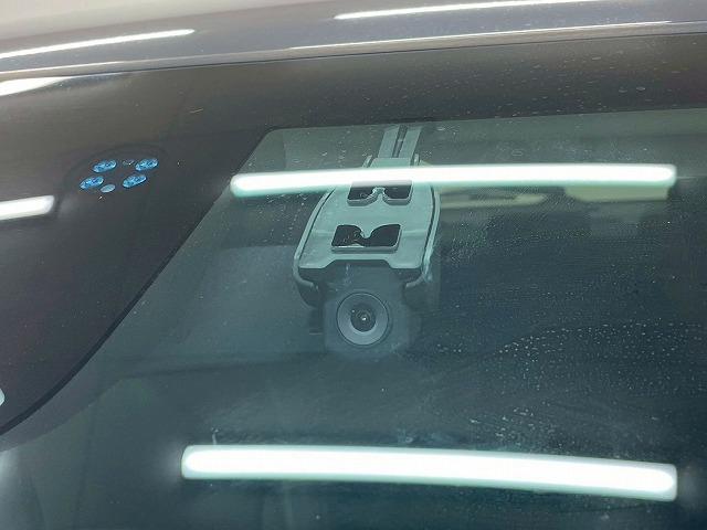 ヴェゼル ｅ：ＨＥＶ　Ｚ　メーカーオプションナビ　ホンダセンシング　置くだけ充電　ブラインドスポットモニター　追従クルーズコントロール　電動リアゲート　コーナーセンサー　ハーフレザー　パドルシフト　ＬＥＤヘッドライト　ＥＴＣ（30枚目）