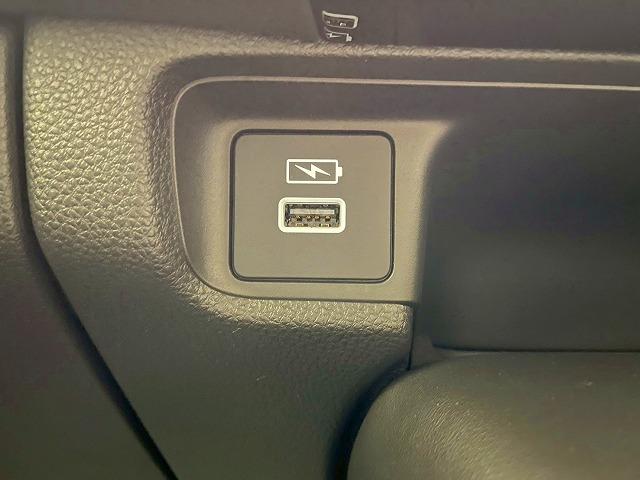 ヴェゼル ｅ：ＨＥＶ　Ｚ　メーカーオプションナビ　ホンダセンシング　置くだけ充電　ブラインドスポットモニター　追従クルーズコントロール　電動リアゲート　コーナーセンサー　ハーフレザー　パドルシフト　ＬＥＤヘッドライト　ＥＴＣ（53枚目）