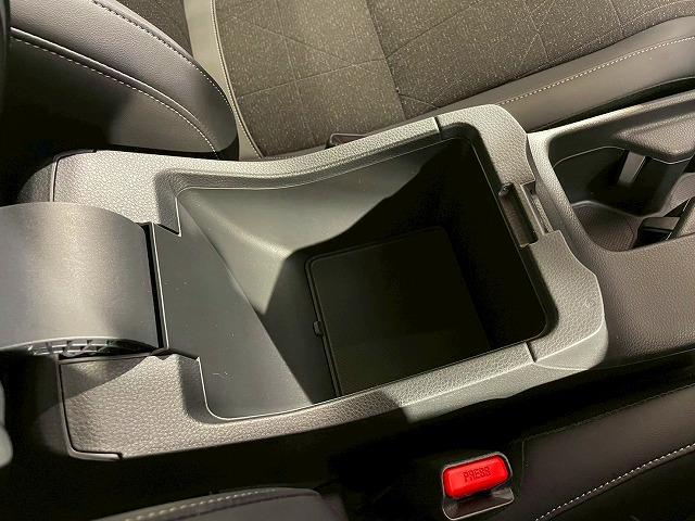 ヴェゼル ｅ：ＨＥＶ　Ｚ　メーカーオプションナビ　ホンダセンシング　置くだけ充電　ブラインドスポットモニター　追従クルーズコントロール　電動リアゲート　コーナーセンサー　ハーフレザー　パドルシフト　ＬＥＤヘッドライト　ＥＴＣ（54枚目）