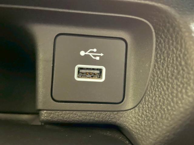 ヴェゼル ｅ：ＨＥＶ　Ｚ　メーカーオプションナビ　ホンダセンシング　置くだけ充電　ブラインドスポットモニター　追従クルーズコントロール　電動リアゲート　コーナーセンサー　ハーフレザー　パドルシフト　ＬＥＤヘッドライト　ＥＴＣ（65枚目）