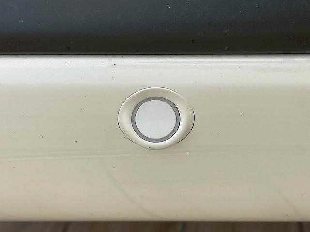 【コーナーセンサー】障害物との接近や距離を音やディスプレイ等で警告します。不慣れな駐車や安全を守ります。