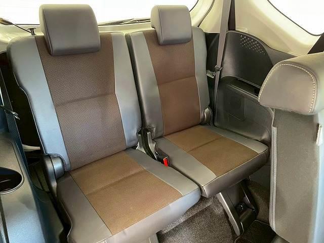 【サードシート】大人も座れる３列シート。畳めばフラットになりＳＵＶでは希少な３列シートです。