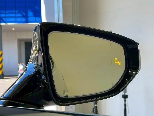 【ブラインドスポットモニター】車線変更時に後方から近づくお車をアラートしてくれます。