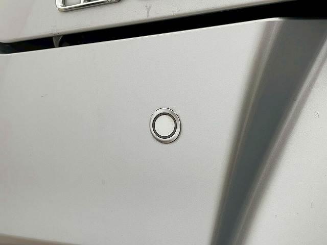 【コーナーセンサー】障害物との接近や距離を音やディスプレイ等で警告します。不慣れな駐車や安全を守ります。