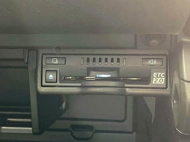 【ＥＴＣ車載器】を装備しておりますので、ご納車直後からの遠距離ドライブも可能です。土日の利用料金の割引や、朝夕の通行料金を割引料金で高速道路をお楽しみいただけます。