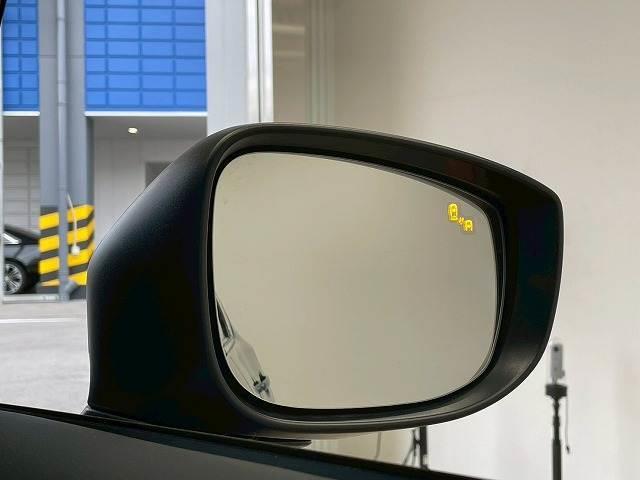 【ブラインドスポットモニター】車線変更時に後方から近づくお車をアラートしてくれます。