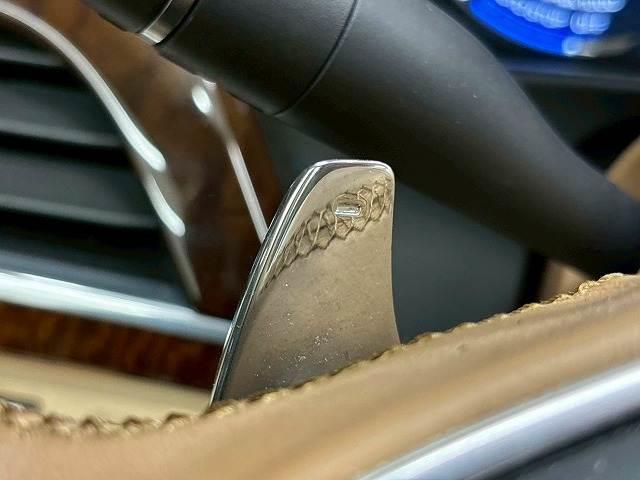 【パドルシフト】高速道路走行時など、エンジンブレーキを使用する際にはお手元で簡単にシフトダウン出来ます。