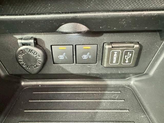 【シートヒーター】冬場はエアコンの温度設定を低めにでき、身体の芯からポカポカになります。