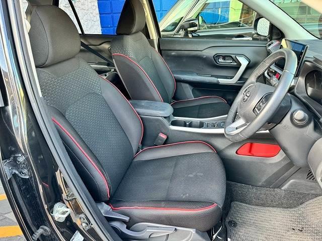 【フロントシート】破れ・へたりも少なく、ご覧の通りきれいな状態を維持しております。また、室内クリーニング・コーティングもご用命いただけます。