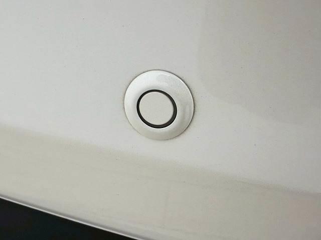 【クリアランスソナー】障害物との接近や距離を音やディスプレイ等で警告します。不慣れな駐車や安全を守ります。