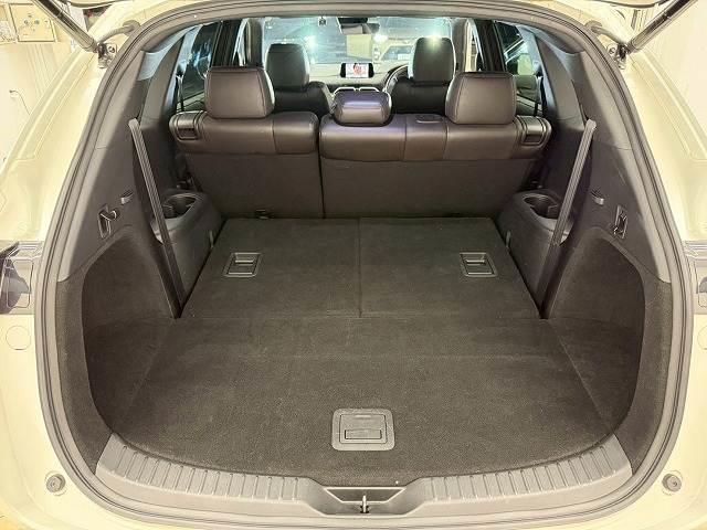 広々としたラゲッジルームは日常・レジャーに活躍する事間違いなし。アウトドアやお仕事でも活躍間違いなし。