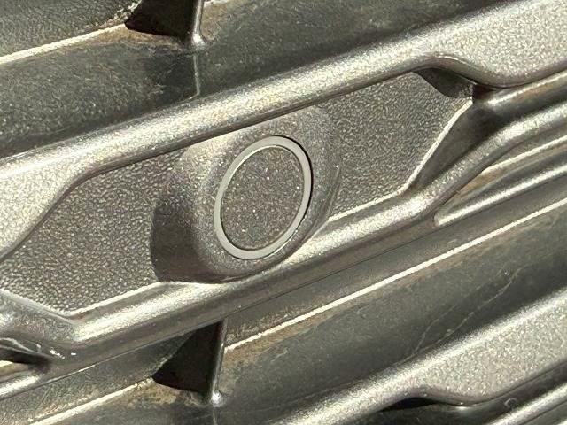 【クリアランスソナー】障害物との接近や距離を音やディスプレイ等で警告します。不慣れな駐車や安全を守ります。