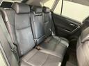 セカンドシートは大人二人が乗っても十分なスペースがしっかりと確保されております。前のオーナーがしっかりと管理されているお車で綺麗な　状態がキープされております。