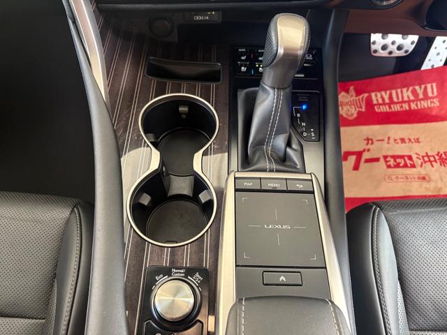 ＲＸ ＲＸ４５０ｈ　Ｆスポーツ　純正ナビ　フルセグＴＶ　Ｂｌｕｅｔｏｏｔｈ　バックカメラ　サンルーフ　レザーシート　全席パワーシート　シートヒーター　フルエアロ　前社外ドラレコ　スマートキー　マークレビンソンプレミアムサウンド（6枚目）