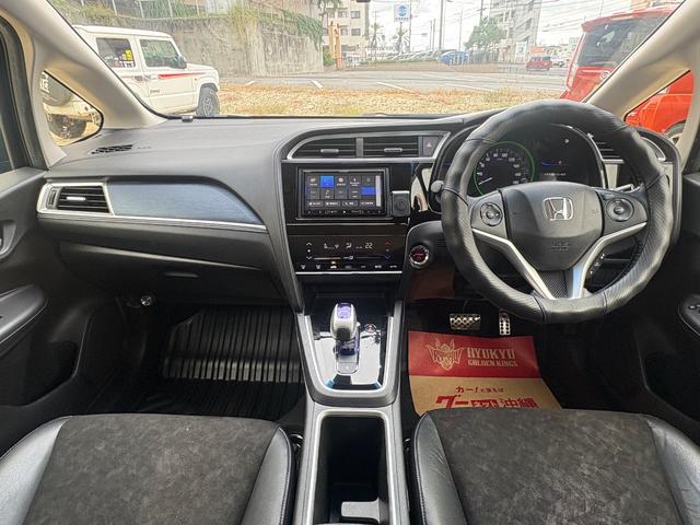 シャトル ハイブリッドＸスタイルエディション　社外ナビ　フルセグＴＶ　Ｂｌｕｅｔｏｏｔｈ　パドルシフト　ハーフレザーシート　社外１５インチアルミ　ＬＥＤヘッドライト　フォグランプ　オートライト　クルーズコントロール　ステアリングスイッチ　ＥＴＣ（2枚目）