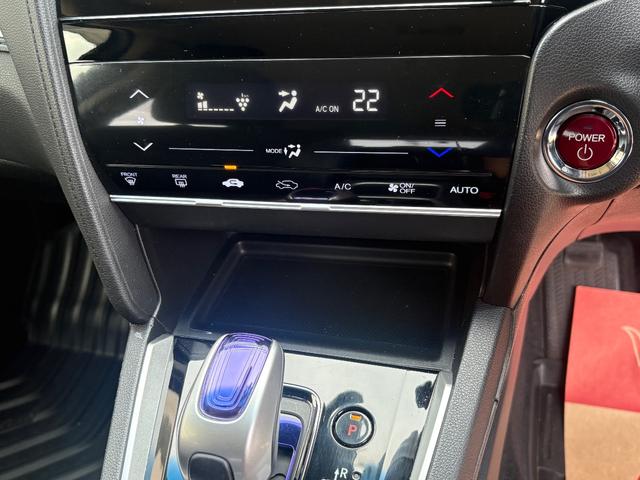 シャトル ハイブリッドＸスタイルエディション　社外ナビ　フルセグＴＶ　Ｂｌｕｅｔｏｏｔｈ　パドルシフト　ハーフレザーシート　社外１５インチアルミ　ＬＥＤヘッドライト　フォグランプ　オートライト　クルーズコントロール　ステアリングスイッチ　ＥＴＣ（5枚目）