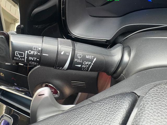 シャトル ハイブリッドＸスタイルエディション　社外ナビ　フルセグＴＶ　Ｂｌｕｅｔｏｏｔｈ　パドルシフト　ハーフレザーシート　社外１５インチアルミ　ＬＥＤヘッドライト　フォグランプ　オートライト　クルーズコントロール　ステアリングスイッチ　ＥＴＣ（7枚目）