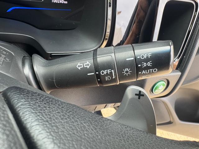 シャトル ハイブリッドＸスタイルエディション　社外ナビ　フルセグＴＶ　Ｂｌｕｅｔｏｏｔｈ　パドルシフト　ハーフレザーシート　社外１５インチアルミ　ＬＥＤヘッドライト　フォグランプ　オートライト　クルーズコントロール　ステアリングスイッチ　ＥＴＣ（8枚目）