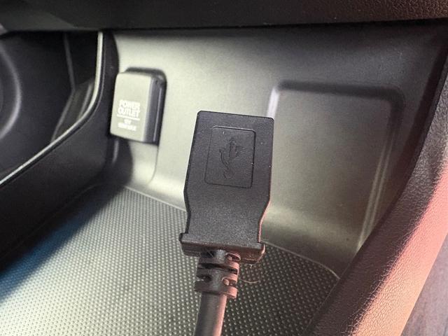 シャトル ハイブリッドＸスタイルエディション　社外ナビ　フルセグＴＶ　Ｂｌｕｅｔｏｏｔｈ　パドルシフト　ハーフレザーシート　社外１５インチアルミ　ＬＥＤヘッドライト　フォグランプ　オートライト　クルーズコントロール　ステアリングスイッチ　ＥＴＣ（18枚目）