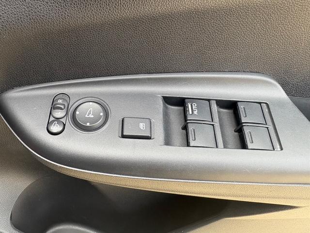 シャトル ハイブリッドＸスタイルエディション　社外ナビ　フルセグＴＶ　Ｂｌｕｅｔｏｏｔｈ　パドルシフト　ハーフレザーシート　社外１５インチアルミ　ＬＥＤヘッドライト　フォグランプ　オートライト　クルーズコントロール　ステアリングスイッチ　ＥＴＣ（22枚目）