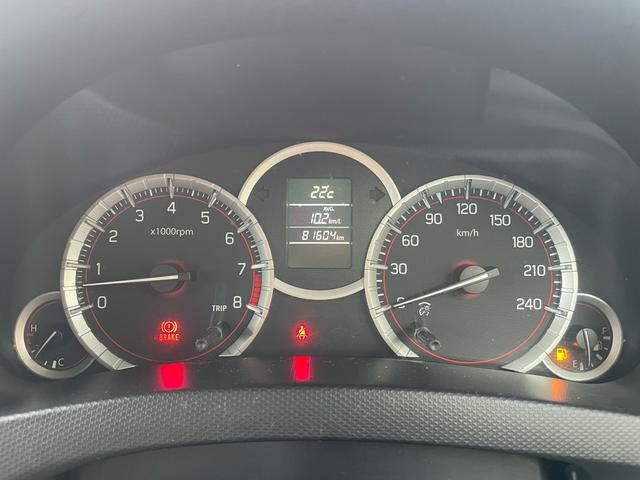 メーターになります。２４０キロスケールのメーターはスイスポならではですね。何キロまで出るのでしょうか。