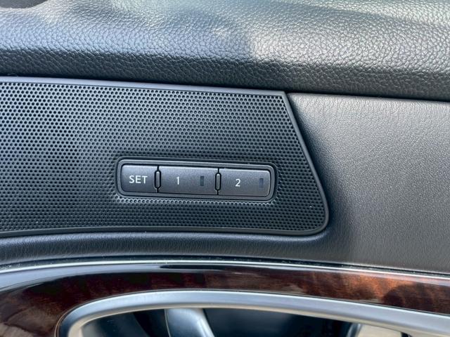 フーガ ２５０ＧＴ　タイプＰ　メーカーナビ　社外２２インチＡＷ　バックモニター　フルセグ　ＢＬＵＥＴＯＯＴＥ　ＨＩＤ　ビルトインＥＴＣ　エアコンディショニングシート　サンシェード　コントロールスイッチ内蔵リアアームレスト（17枚目）
