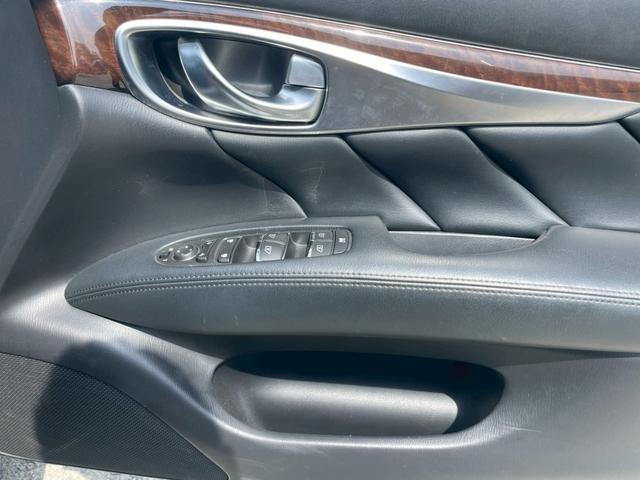 フーガ ２５０ＧＴ　タイプＰ　メーカーナビ　社外２２インチＡＷ　バックモニター　フルセグ　ＢＬＵＥＴＯＯＴＥ　ＨＩＤ　ビルトインＥＴＣ　エアコンディショニングシート　サンシェード　コントロールスイッチ内蔵リアアームレスト（21枚目）