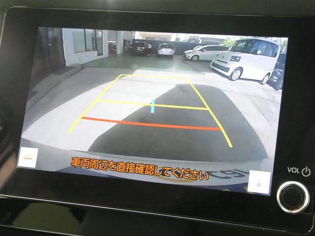 バックカメラ装備。駐車が苦手な方には欠かせません。