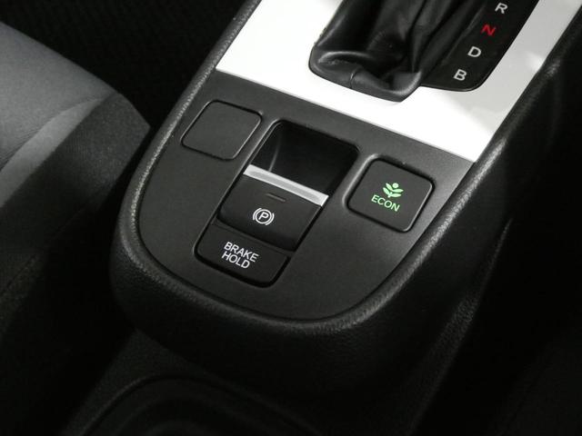 電子制御パーキングブレーキを搭載しております！状況に合わせたブレーキのコントロールを自動で行い、よりいっそう安心感のあるパーキングブレーキです！