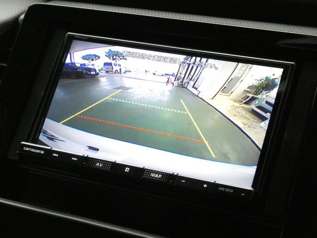 ギヤをリバースに入れると車両後方の映像を映し出し、バック時の後方視界をサポートするリヤビューカメラ！