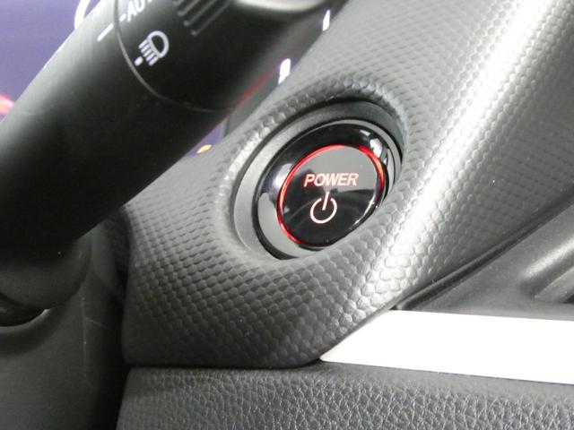 【スマートキー＆プッシュスタート】ポケットに入れたまま鍵の開閉、エンジンの始動まで行えます。