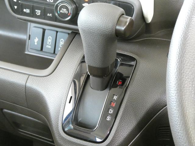発進時や後退時に必ず操作するレバーです。操作のしやすさが肝になってきます。ぜひ一度体感してください。