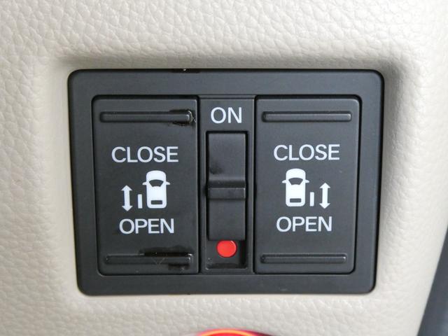 指先ひとつでドアオープン。【ワンアクション両側パワースライドドア】両手がふさがっていても、スイッチひとつでスライドドアが自動解錠＆自動オープンします。