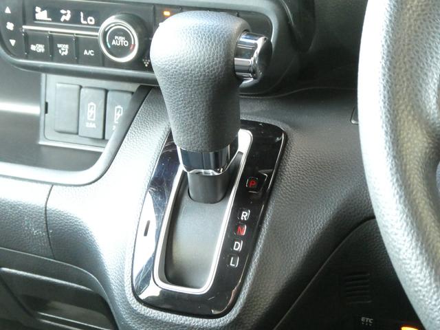 発進時や後退時に必ず操作するレバーです。操作のしやすさが肝になってきます。ぜひ一度体感してください。