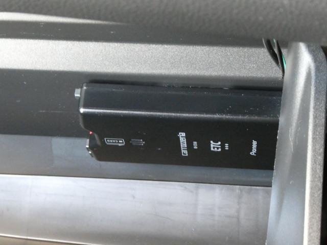 今では必需品のＥＴＣも付いております。高速道路での出入りもスムーズ。渋滞緩和にもなりエコにも繋がります。