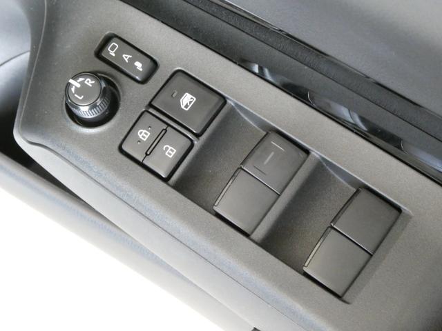 ウィンドウスイッチまわり『使用頻度が多い運転席側のスイッチまわり。目立つ傷もなく綺麗な状態を保っています。』