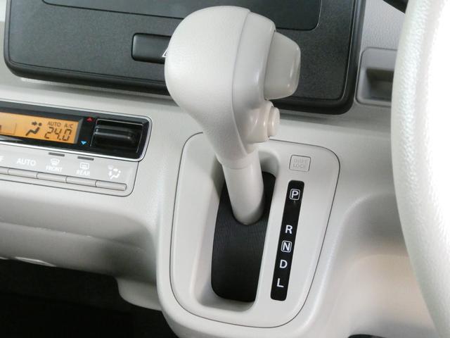 必ず使用するシフトレバー。確りと確認したいですね。