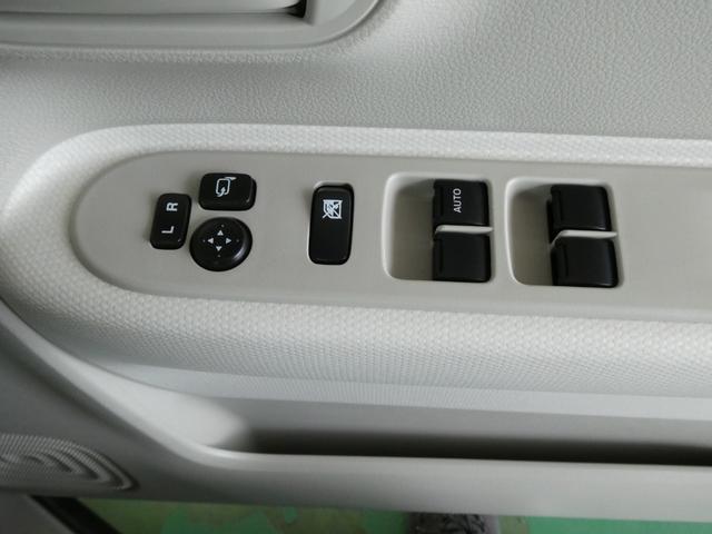 パワーウィンドウのスイッチですよ。運転席に居ながら窓を開け閉めのコントロールできますよ。