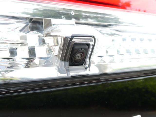 アドブルーの補充口は荷室の床下に配置されており補充サイクルは１万〜１万５０００ｋｍ走行ごととなる◎