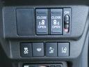 両側電動スライドドア装備!運転席よりボタン一つで開閉可能でございます。