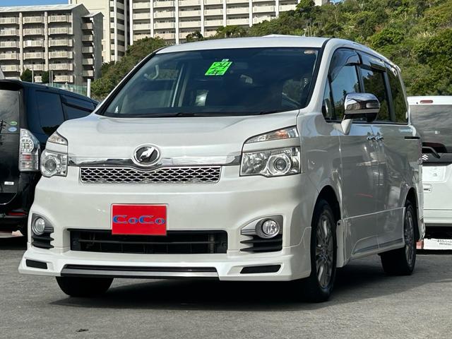 沖縄県の中古車ならヴォクシー ＺＳ　煌ＩＩ　本土仕入れ車　純正８インチナビ　フルセグＴＶ　Ｂｌｕｅｔｏｏｔｈ　ハンズフリー　バックカメラ　両側パワースライドドア　ＥＴＣ　プッシュスタート　スマートキー