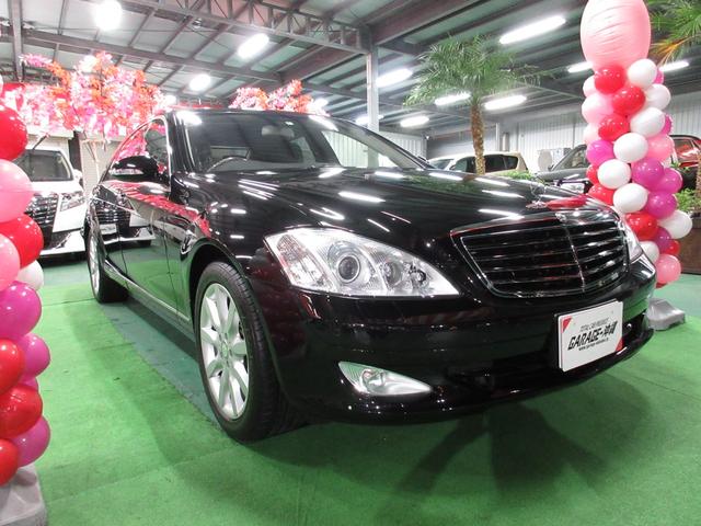 沖縄県の中古車ならＳクラス Ｓ５５０ロング・純正ナビ＆フルセグ・リアエンタメ・キセノン　・バックカメラ・本革・禁煙車・実走３５５００ｋｍ・助手席、リヤシートほとんど使用感がなく、窓枠メッキのくすみも無い屋根下に保管車されていたかと思われます！タイヤ４本新品交換！当店お客様送迎車輛でした！