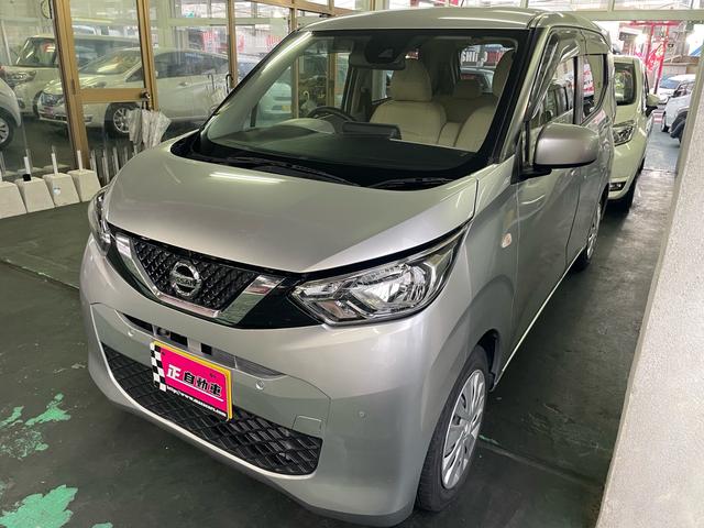 沖縄県の中古車ならデイズ Ｂ　純正９インチワイドナビ　フルセグＴＶ　Ｂｌｕｅｔｏｏｔｈ　バックカメラ　レザーシートカバー　ステアリングリモコン　アイドリングストップ　コーナーセンサー
