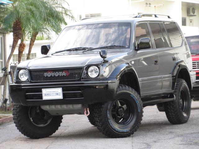 沖縄県中頭郡北谷町の中古車ならランドクルーザープラド 　ＮＥＷオールペイント　サンルーフ　新品ＭＴタイヤ　社外ホイル　リフトアップ　社外マフラー　新品丸目ライト　新品グリル