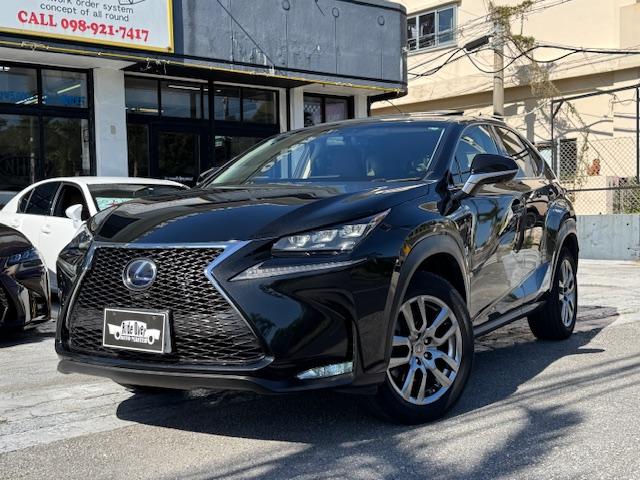 沖縄県中頭郡北谷町の中古車ならＮＸ ＮＸ３００ｈ　Ｉパッケージ　サンルーフ　ワインレッド革張ヒーターシート　Ｆスポーツグリル　３眼ヘッドライト　パワーバックドア　ＯＰ純正１８インチアルミ　衝突軽減ブレーキ　クルコン　Ｆ＆Ｒカメラ　クリソナ　１０スピーカープレミアム