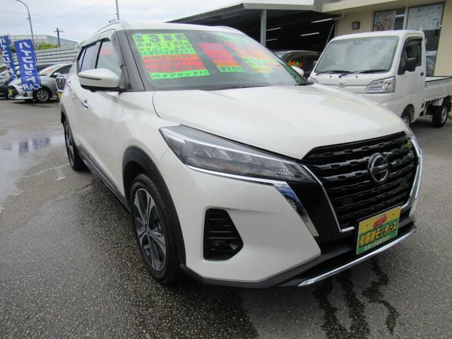 沖縄県の中古車ならキックス Ｘ　ツートーンインテリアエディション　衝突被害軽減ブレーキ　誤発進抑制　白線逸脱警報　アラウンドビューモニター　横滑り防止装置　ＬＥＤヘッドライト　地デジ　ナビ　ＤＶＤ　スマートキー　ドライブレコーダー　ＥＴＣ　ステアリングリモコン